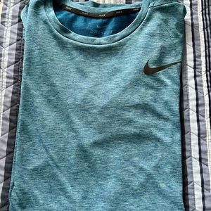 Mens Nike t-shirt.